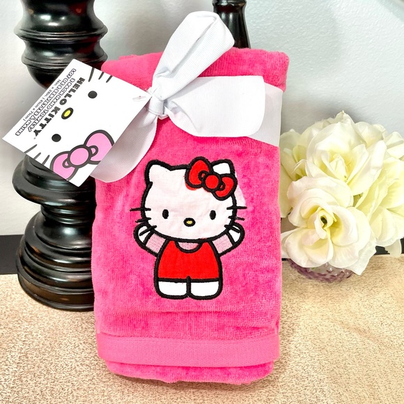 NWT Set of 2 HELLO KITTY Hand Towels - Picture 3 of 7